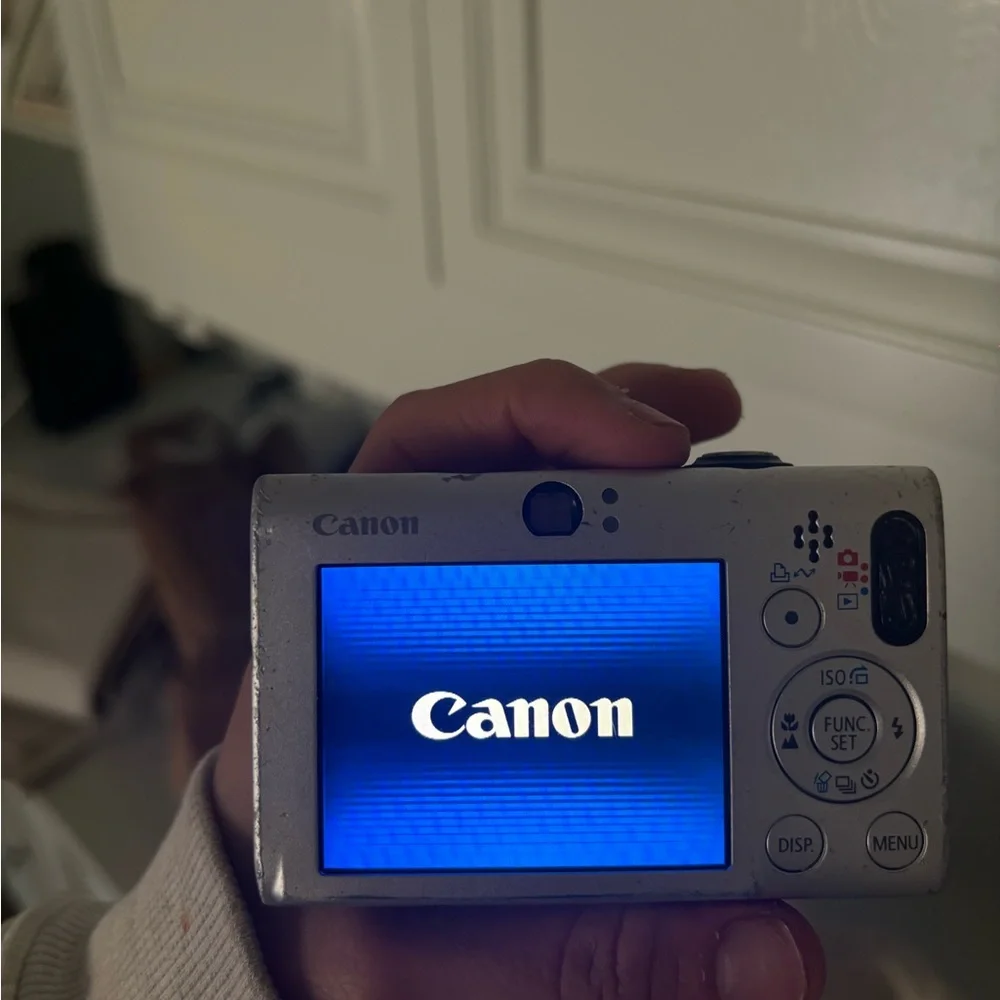 Canon Powershot SD1100 DIGITAL ELPH IS - SELLING FOR PARTS